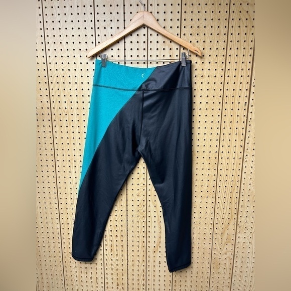 Zyia Jade And Black Leggings - Picture 3 of 5